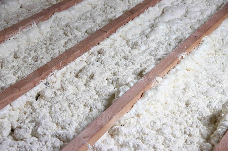 Isolation intérieur avec mousse polyuréthane projetée à Bordeaux, Mérignac, Pessac, Talence - Pas Cher Artisan à Proximité